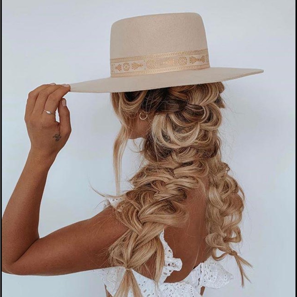 LACK OF COLOR Beige boat hat